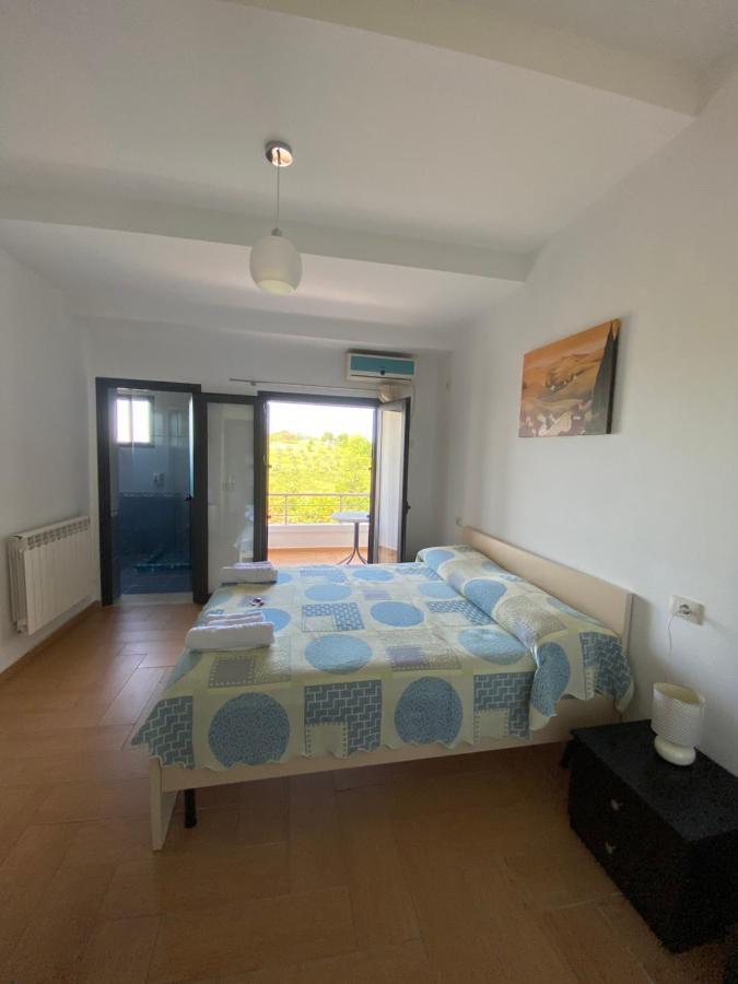 & 4* Durres